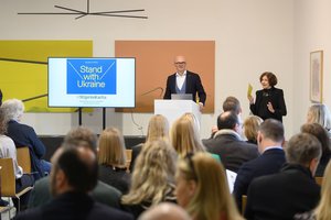 Gimtadienio proga parėmė Ukrainą – darbus apie karą kūrė nuo pat Krymo užpuolimo