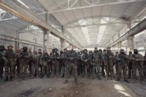 Ukrainos kovotojai apgultoje „Azovstal“ gamykloje žada nepasiduoti: „Mes tęsime kovą, kol būsime gyvi“