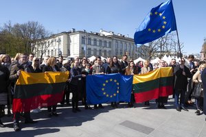 Europos dieną Vilniuje iškilo ES vėliava, skambėjo Lietuvos, Ukrainos ir ES himnai