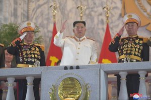 Šiaurės Korėja mokosi iš karo Ukrainoje: kuo tai susiję su branduoliniu ginklu?