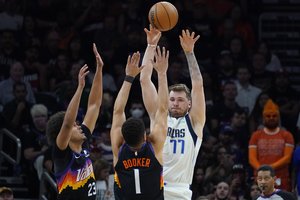 „Mavericks“ rimtai kimba į atlapus NBA reguliariojo sezono nugalėtojams