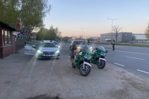 Sunku patikėti, kad galima taip prisidirbti: pareigūnai papasakojo, kokį laimikį „sumedžiojo“ reido metu