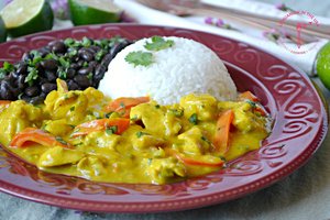 Vištiena kokosų pieno padaže: lengvai paruošiamas troškinys iškvėpins virtuvę nuostabiais aromatais 