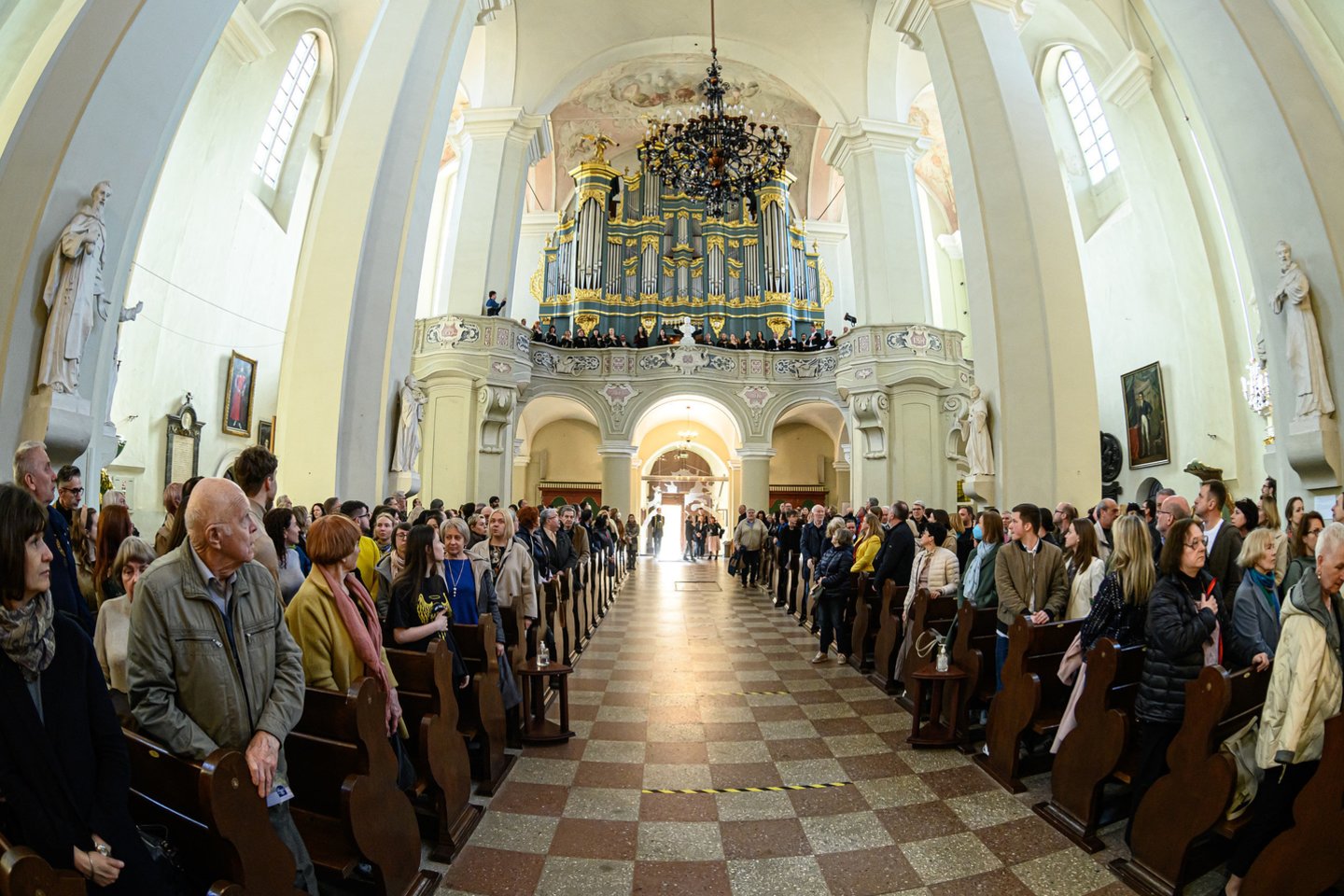 Pirmadienį ukrainiečiai koncertu sostinės Šv.Jonų bažnyčioje paminėjo visų karuose žuvusiųjų atminimą atlikdami W.A.Mozarto „Requiem“. Dirigavo D.Morozovas.<br>M.Aleksos nuotr.
