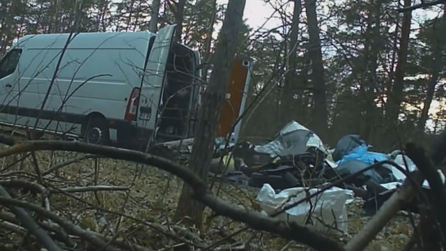 Vilniaus aplinkosaugininkai užfiksavo vieną miško teršėjų: gabeno pavojingas atliekas