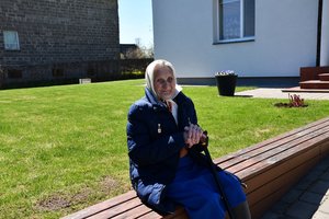 Saldumynus mėgstanti šimtametė iš Alytaus rajono gera nuotaika užkrečia ir kitus