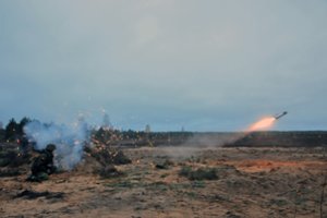 Lietuva svarsto pasinaudoti JAV lendlizo įstatymu Ukrainai perduotiems ginklams atstatyti