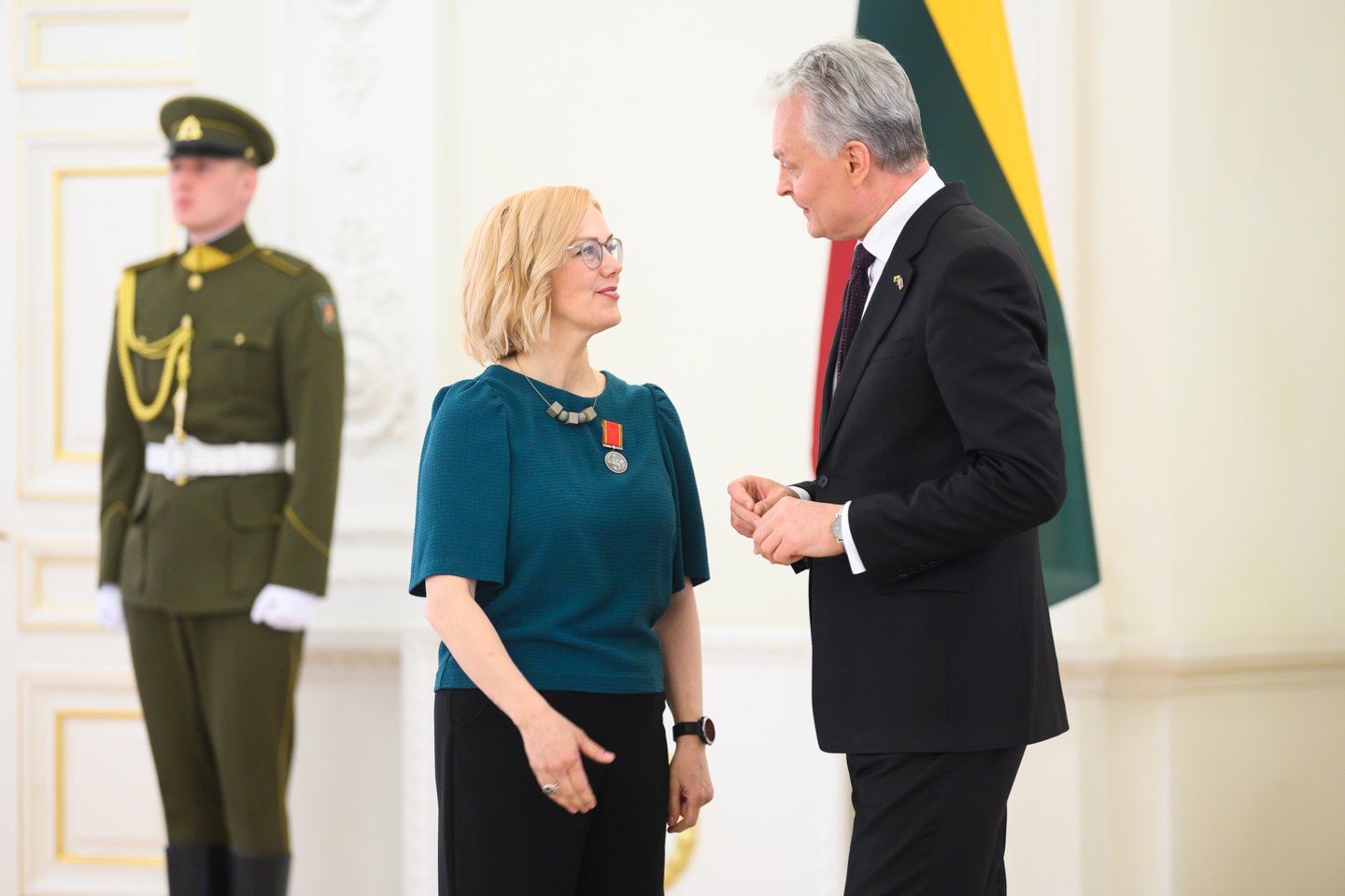 Carin Susanna Karosas prezidento buvo apdovanota ordino "Už nuopelnus Lietuvai" medaliu.<br>V.Skaraičio nuotr.