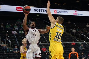 Vidurio puolėjas trečiąkart pripažintas geriausiu besiginančiu Eurolygos krepšininku