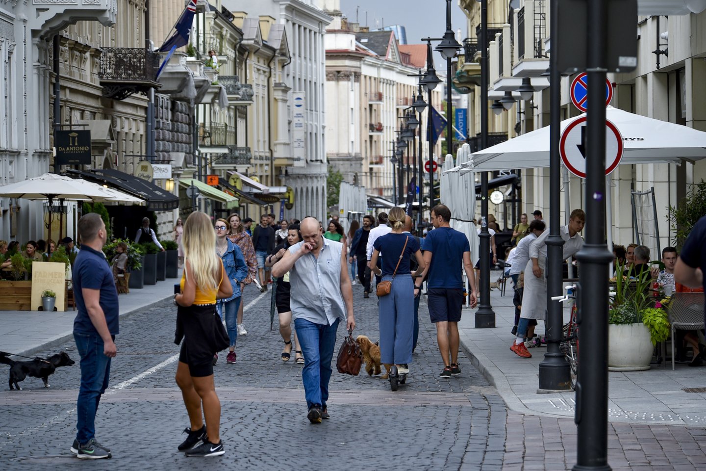 Vilniaus centre – chaosas: dešimtys barų, kavinių ir grožio salonų liko be elektros<br>V.Ščiavinsko nuotr.