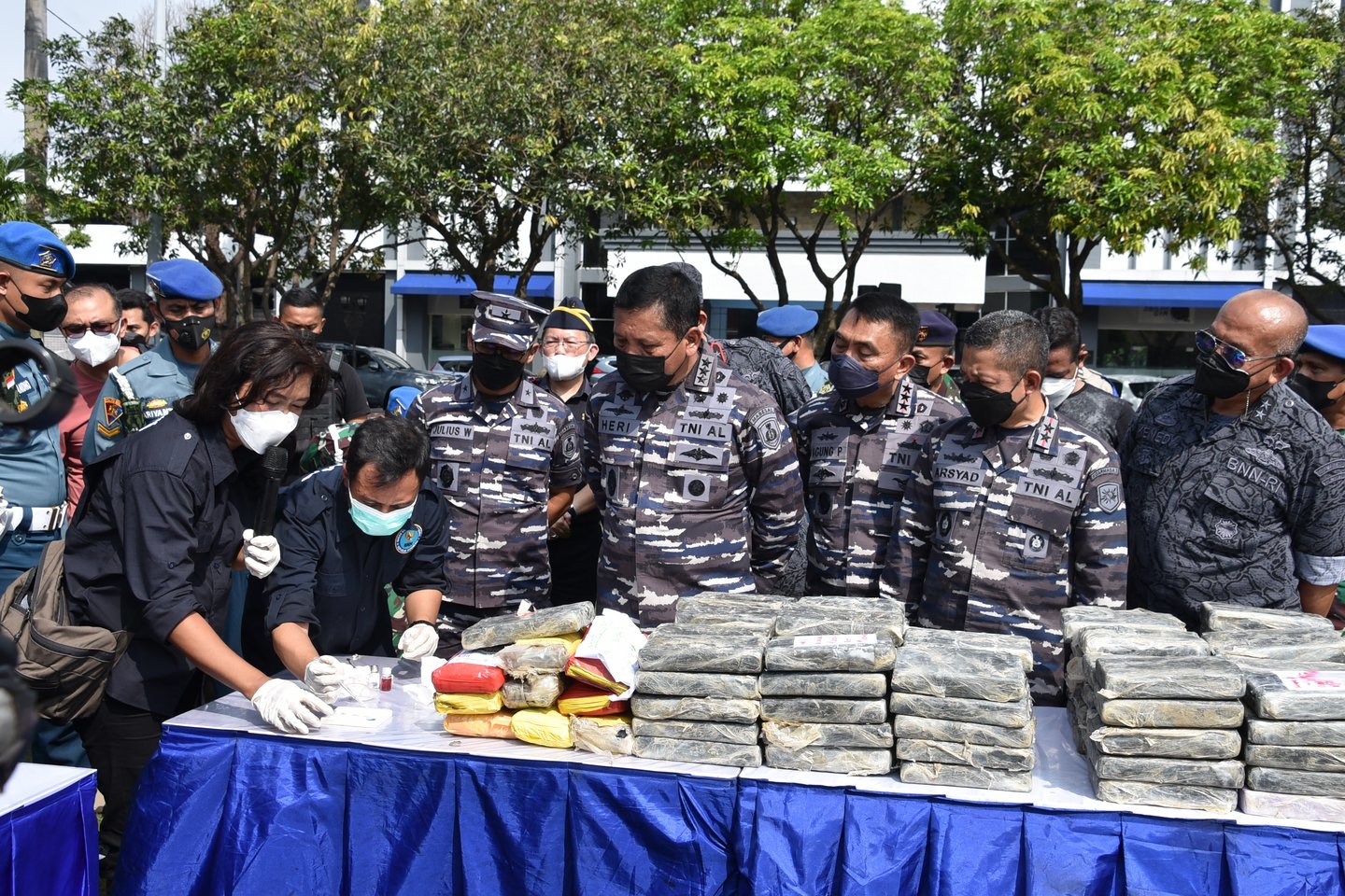 Indonezijos jūreiviai konfiskavo 82 mln. JAV dolerių vertės kokaino kontrabandą.<br>AP/Scanpix nuotr.