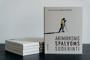 „Kino operatorius Audrius Kemežys: akimirksnis spalvoms suderinti“ – knyga tarsi filmavimo aikštelės šurmulys
