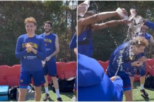 „Barcelona“ ekipos žaidėjai ypatingu būdu pasveikino R. Jokubaitį su iškovotu titulu