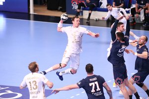 Rankinio Čempionų lygos ketvirtfinalis prasidėjo sirgaliaus ir fotografų traumomis