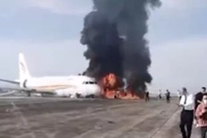 Kinijoje užsidegė nuo kilimo tako nuvažiavęs lėktuvas, keleiviai evakuoti