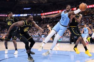 Be J. Moranto rungtyniaujantys „Grizzlies“ rankų nesudeda – „Warriors“ krepšininkus įveikė 39 taškų skirtumu