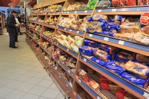 Duonos kainų sūpuoklės tebekyla: už vos kelis maisto produktus sumoka beveik 20 eurų