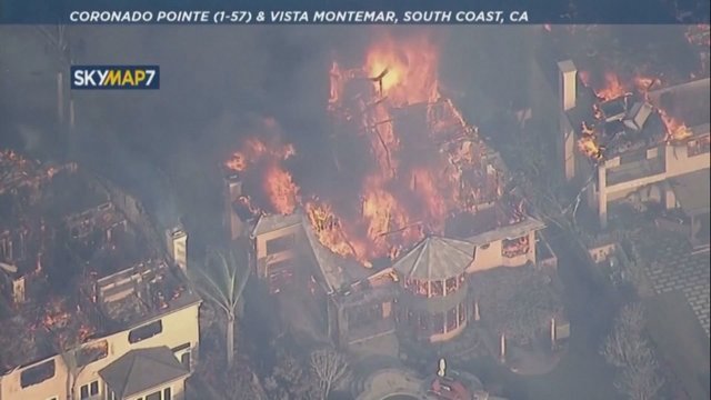Kalifornijoje kilo krūmynų gaisras: sunaikinta apie 20 namų, gyventojai buvo priversti evakuotis