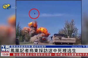 Užfiksavo įspūdingą vaizdą: susprogdinto rusų tanko bokštelis išlėkė į dešimčių metrų aukštį