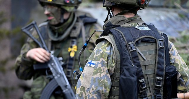 Įvertino galimas grėsmes, Švedijai ir Suomijai prisijungus prie NATO: tikrai girdėsime ginklų žvanginimą