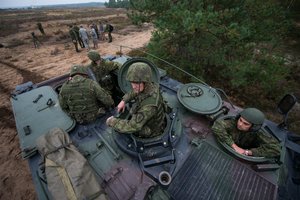 Lietuva mokosi iš karo Ukrainoje: SOP kariai treniravosi atremti hibridines grėsmes 