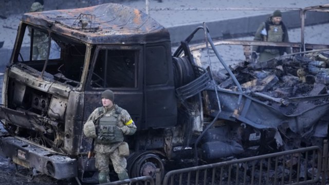 Ukraina tikina: rusų taktika nepakito – artilerija šluoja gyvenvietes ir žengia į sudegintus miestus