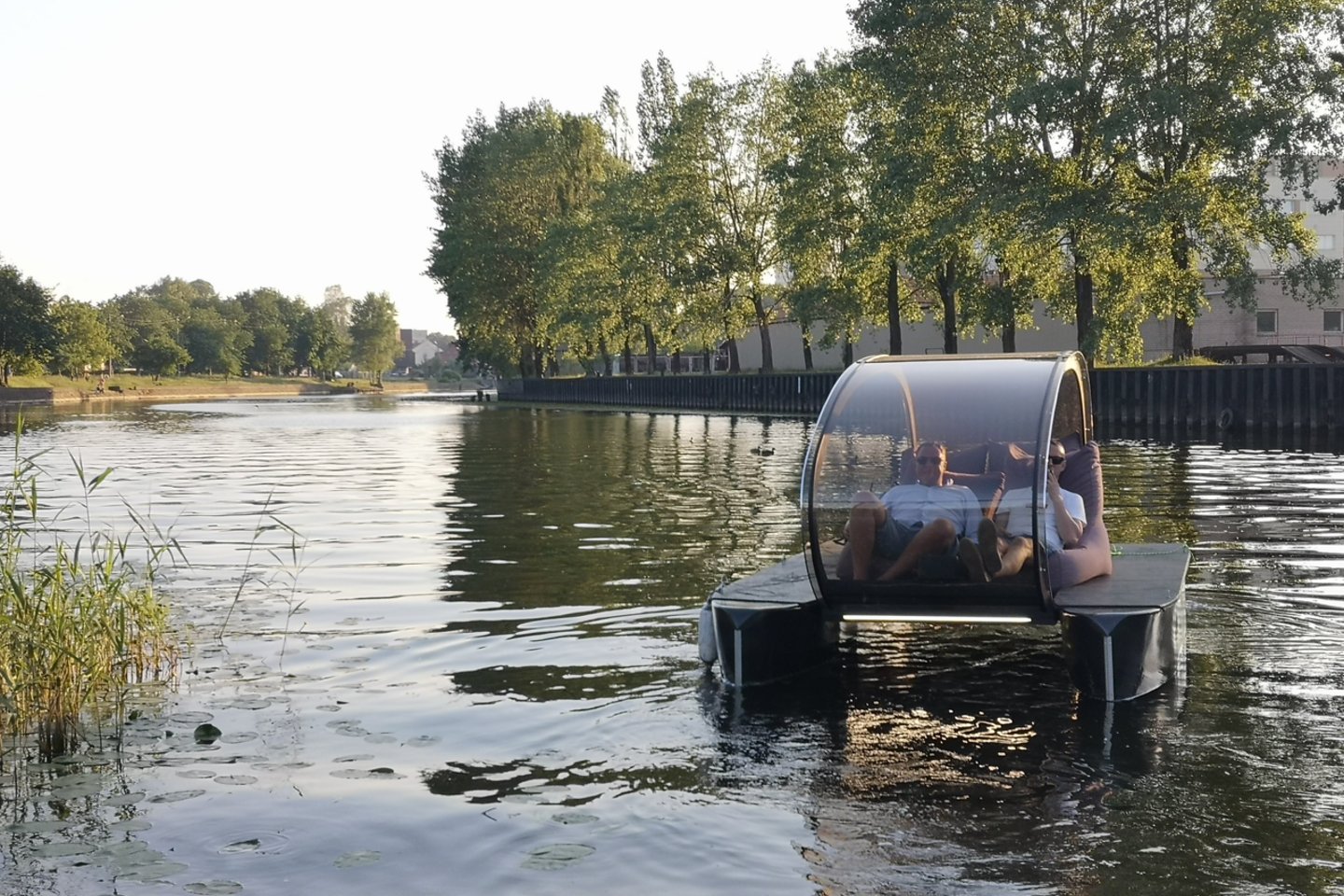 Klaipėdietis „Popa boat“ įkūrėjas Tomas Vėlius visus jau netrukus pakvies plaukti unikaliu elektriniu katamaranu, kurį pats ir sukūrė.