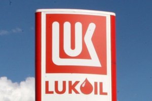 „Lukoil“ perima „Shell“ verslą Rusijoje