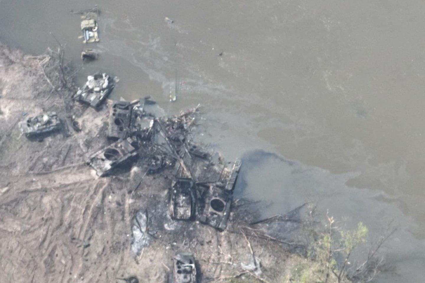 Ukraina sunaikino du per Siverskij Doneck upę vedusius tiltus. Kadruose<br>Ukrainos gynybos ministerijos nuotr.