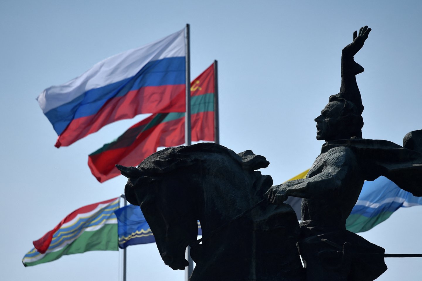 Rusijos ir Padniestrės vėliavos Tirasopolyje.<br>AFP/Scanpix asociatyvi nuotr.
