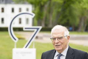 ES: įstrigusias Irano branduolines derybas pavyko atnaujinti