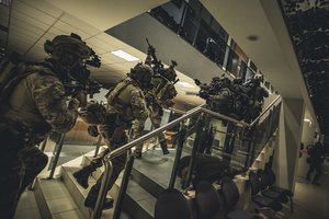 Partijų susitarimas dėl gynybos – be visuotinio šaukimo ir konkretaus finansavimo procento: dėl ko pavyko susitarti?