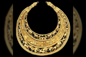 Kaltina, kad rusai iš Ukrainos muziejaus pavogė tūkstančių metų senumo aukso dirbinius