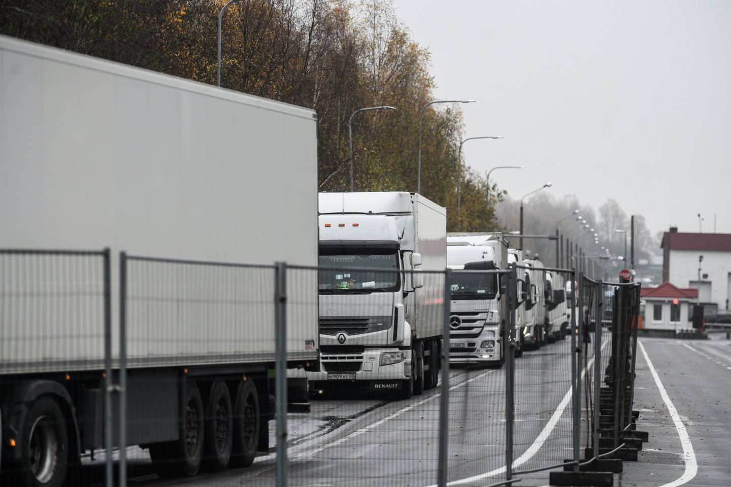 Balandžio 15 d. Baltarusija įvedė draudimą per Eurazijos ekonominės sąjungos muitų sieną į Baltarusiją gabenti ES registruotas transporto priemones.<br>V.Skaraičio asociatyvi nuotr.