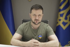 V. Zelenskis: Prancūzijos prezidentas „bergždžiai kalbasi“ su V. Putinu