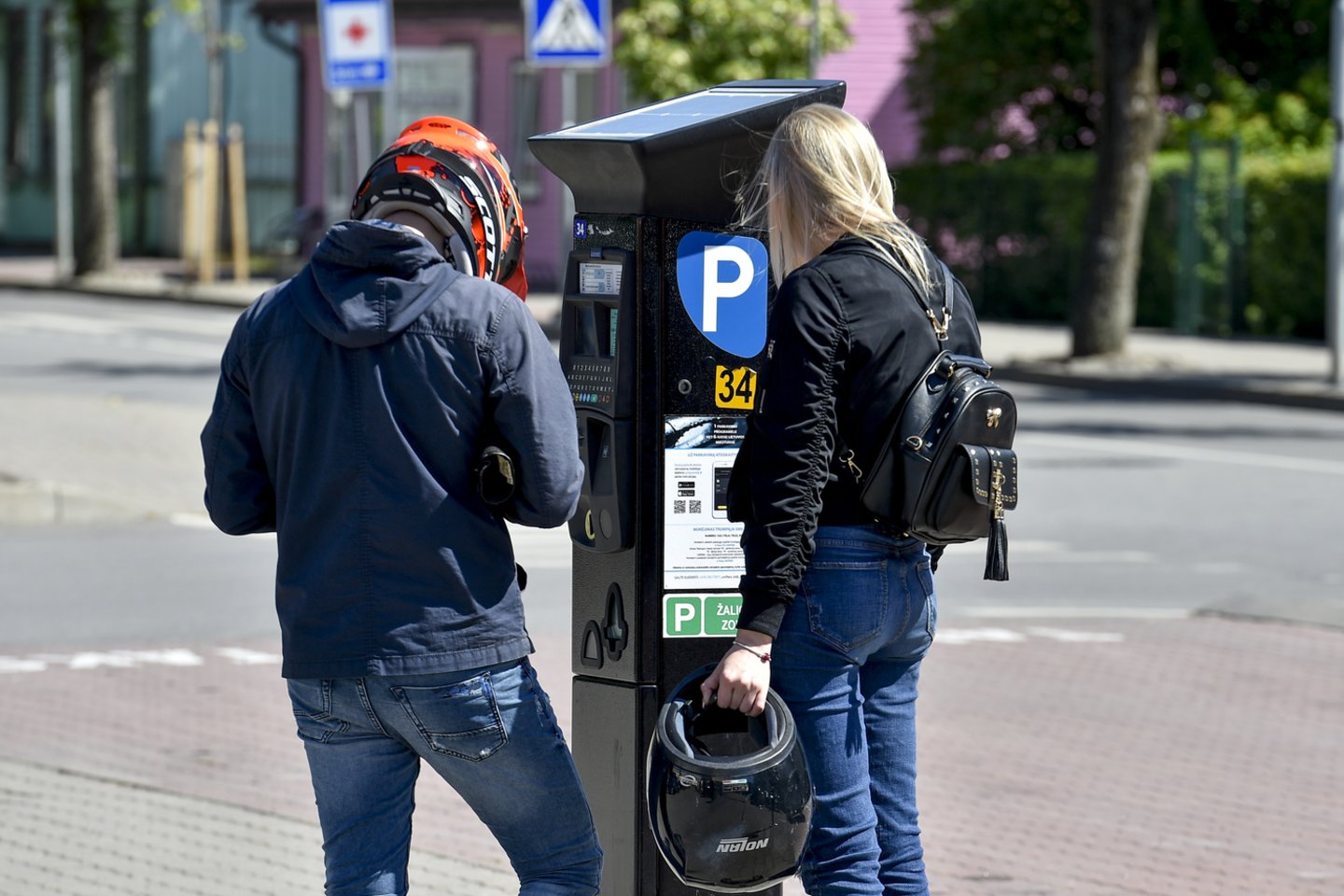 Nuo gegužės 15 d. tam tikrose kurorto viešosiose vietose atnaujinama rinkliava už mašinų stovėjimą.<br>V.Ščiavinsko nuotr.