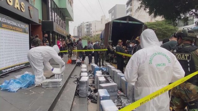 Išskirtinis Peru pareigūnų laimikis: vaisių sunkvežimyje aptiko daugiau nei 800 kilogramų kokaino