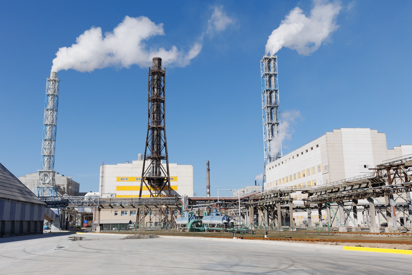 Kėdainių fosforo trąšų gamyklai „Lifosa“ sustabdžius veiklą, miestas liko be pigesnės šilumos.<br>T.Bauro nuotr.