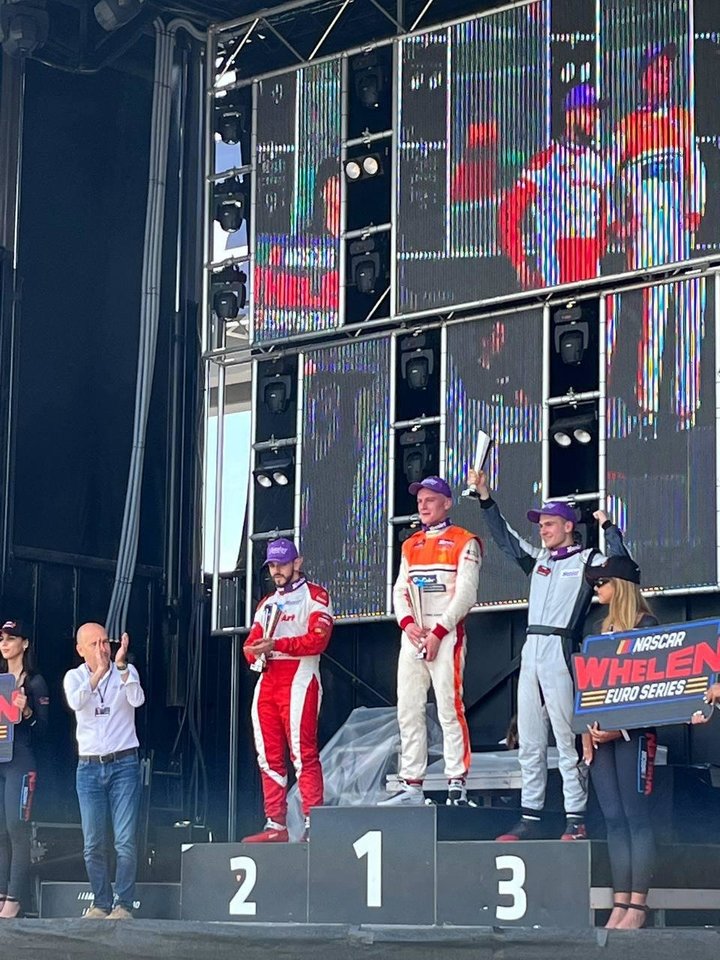 G.Grinbergas jau po pirmojo pasirodymo užlipo ant podiumo NASCAR lenktynėse