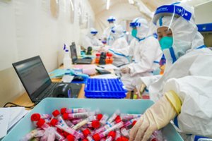 Drakoniškų COVID-19 suvaržymų Kinijoje gniaužtuose – ir lietuvis: išvydo, kas dedasi, kai žmonės ima panikuoti