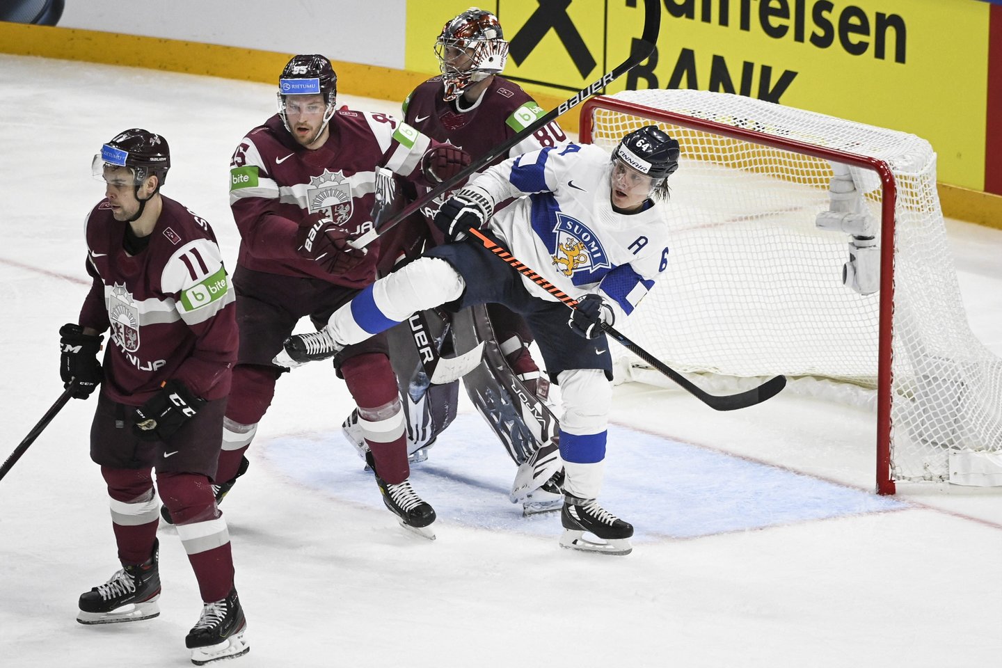  Latvijos ledo ritulininkai pralaimėjo Suomojai.<br> AFP/Scanpix.com.