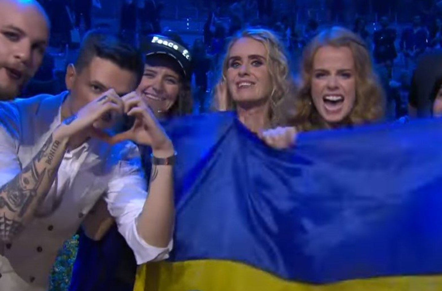  Islandijos atstovės po „Eurovizijos“ nugalėtojų paskelbimo.