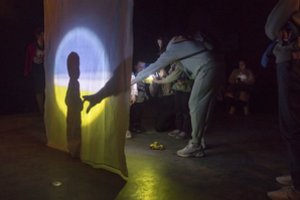 Karo atspindžiai Lvivo lėlių teatre – spektakliai slėptuvėje ir košmarų kamuojami pabėgėliai