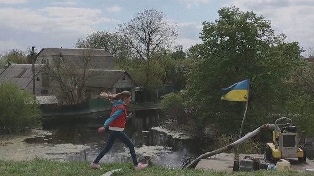 Potvynis išgelbėjo Ukrainos kaimą nuo rusų okupacijos: užfiksuota, kaip tvarkosi gyventojai