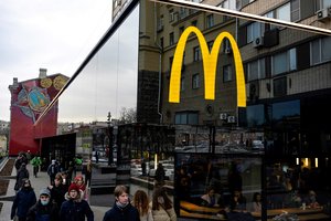 „McDonald's“ pareiškė parduodantis savo restoranus Rusijoje