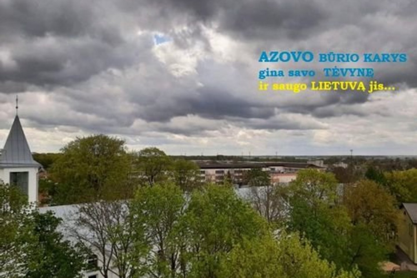 „Žiūrėdama į padarytą kadrą nustebau debesyse pamačiusi vaizdą, kuris man priminė „Azovo“ būrio kario veidą...“ - rašė skaitytoja.