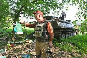 Lrytas.lt žurnalisto diena Charkove: per blokpostus – į suniokotą mikrorajoną, fronto liniją