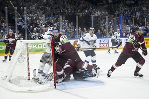 Latviai pasaulio ledo ritulio čempionate iškovojo pirmąją pergalę