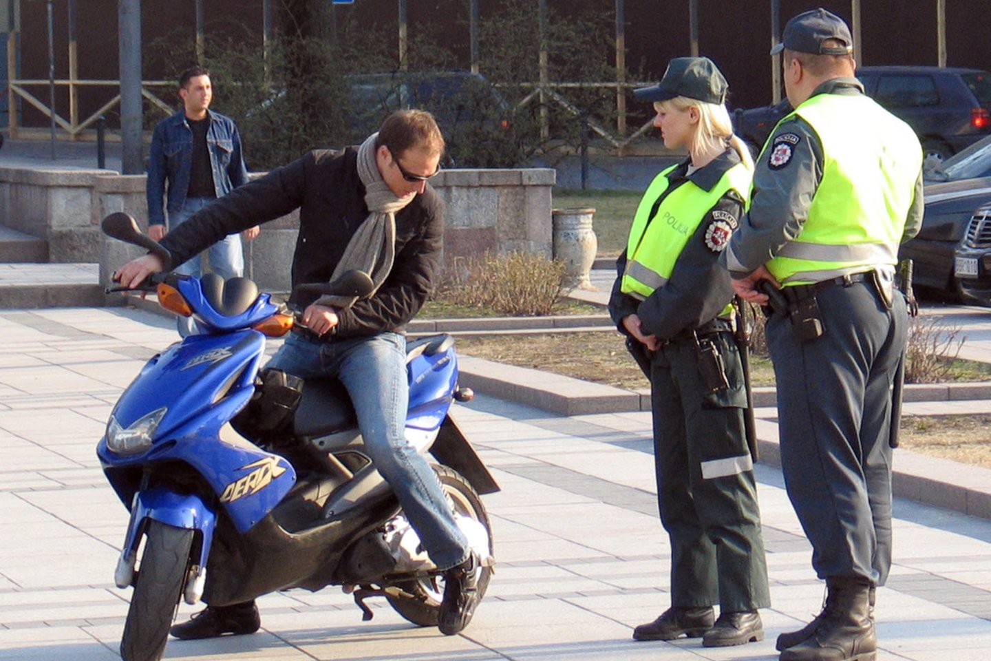 Nuo 2021 m. rugpjūčio 1 d. vairuotojai, turintys B kategorijos vairuotojo pažymėjimą, gali supaprastinta tvarka įgyti teisę tik Lietuvos teritorijoje vairuoti lengvuosius motociklus.<br>V.Kapočiaus nuotr.