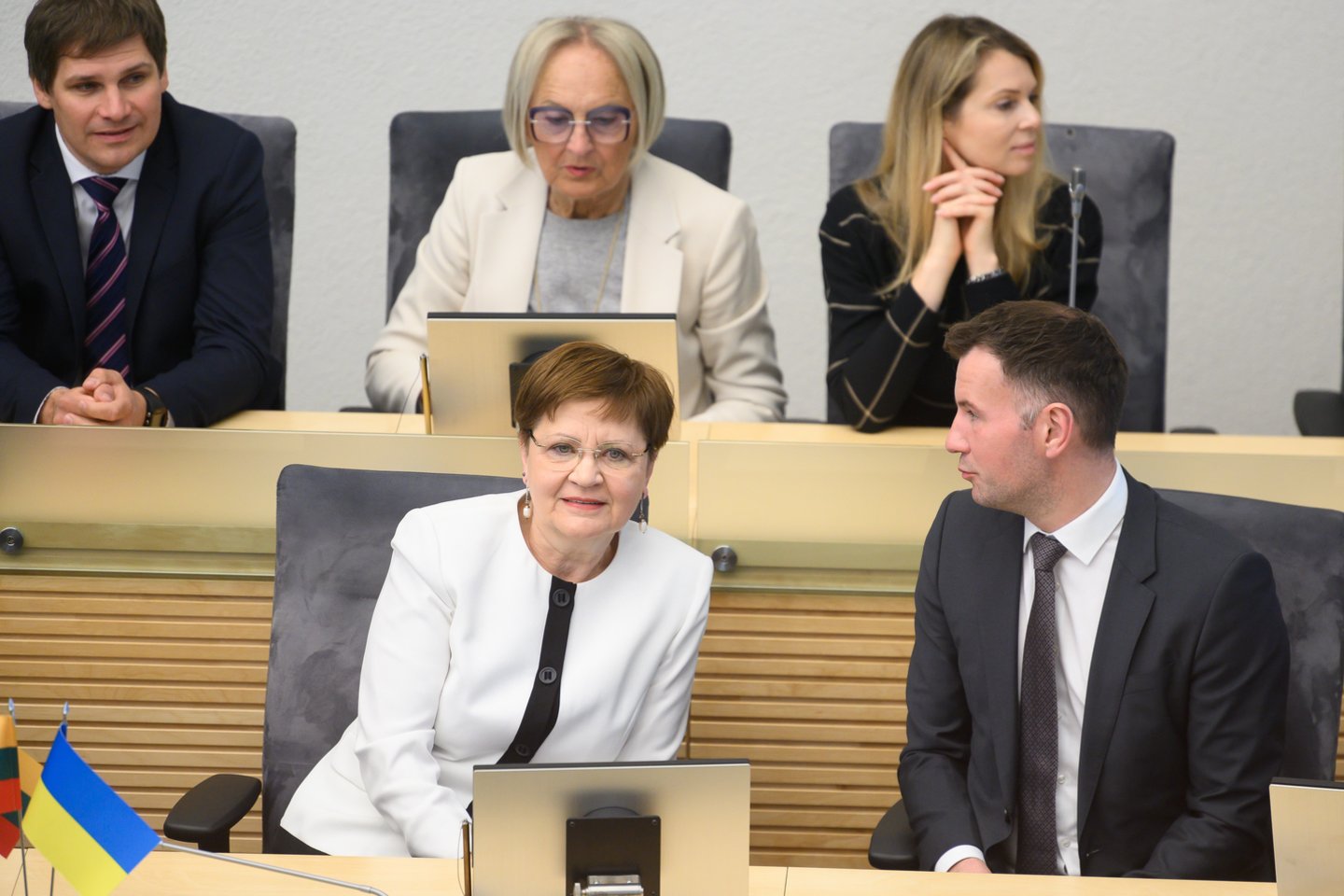 Netikėtai antradienio Seimo darbotvarkėje pasirodęs klausimas dėl valstybės vadovo statuso suteikimo Aukščiausiosios Tarybos-Atkuriamojo Seimo pirmininkui Vytautui Landsbergiui ir vėl parlamente įžiebė politikų nesutarimus.<br>V.Skaraičio nuotr.